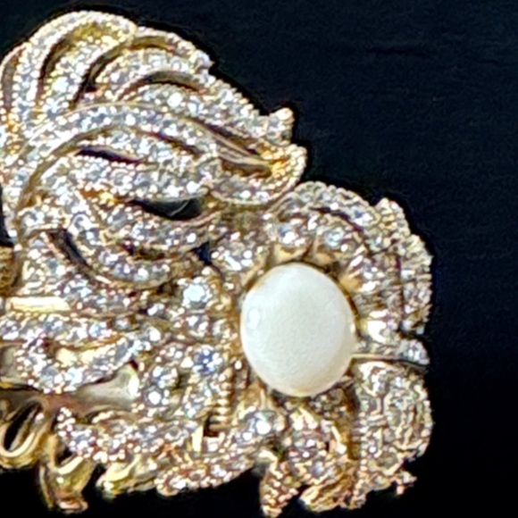 J.‎ CREW Pave Feather Hinged Bangle Gold Ivory Crystal Floral Bracelet Preppy - Picture 13 of 13